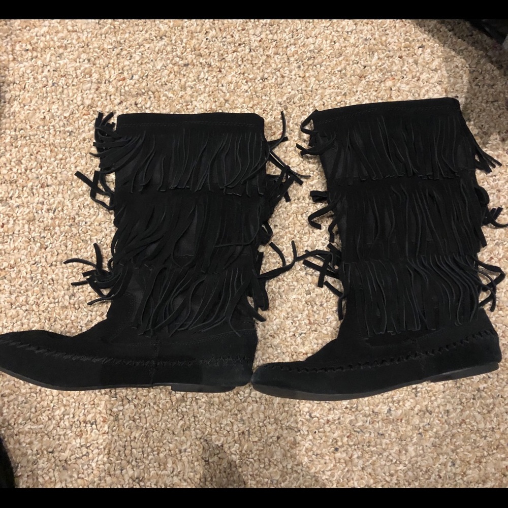 Girls boots size 6 medium